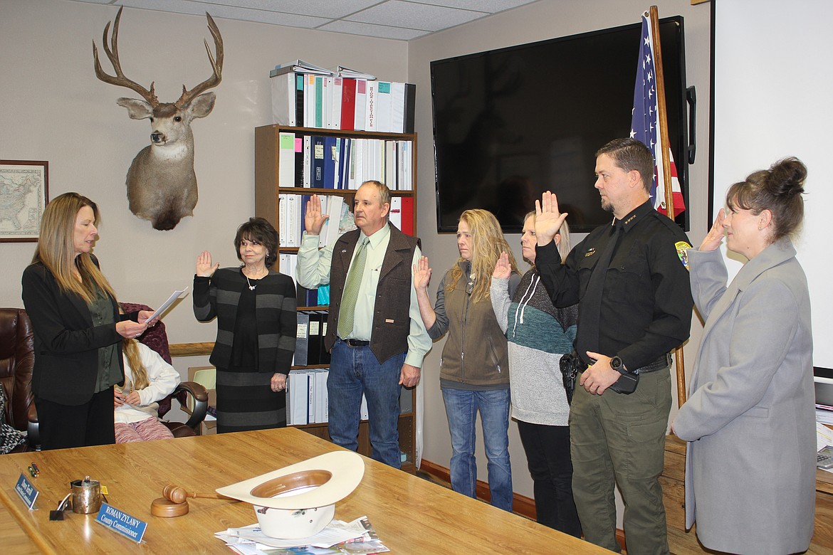 Mineral County Elected Officials Sworn In Valley Pressmineral Independent 