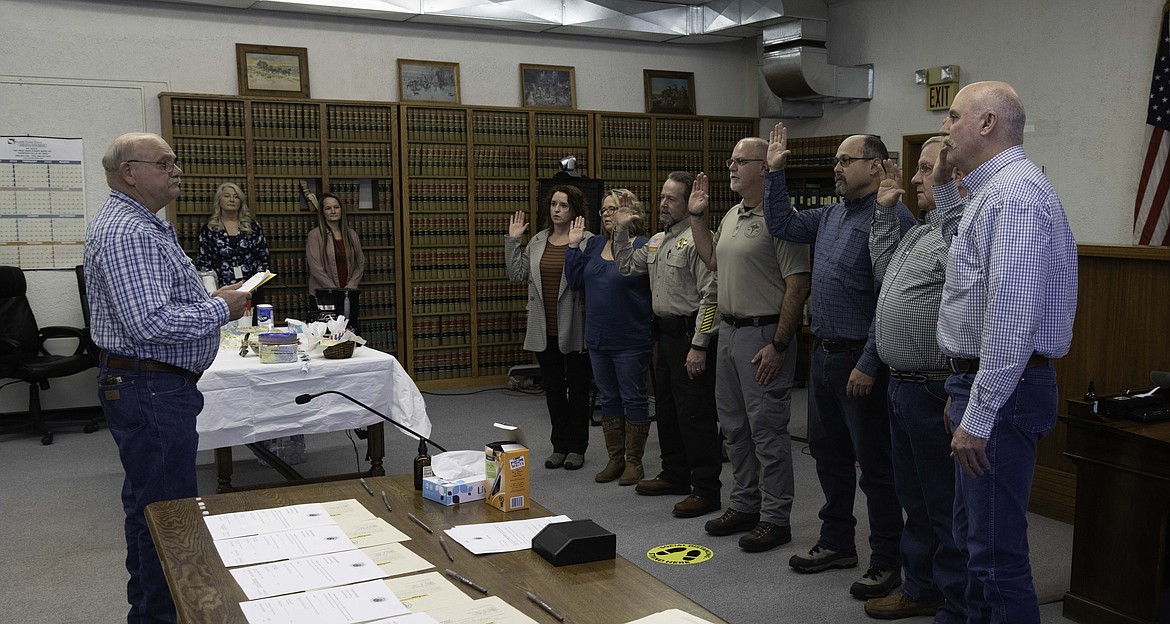 Newly elected Sanders County officials take their oath. (Tracy Scott/Valley Press)