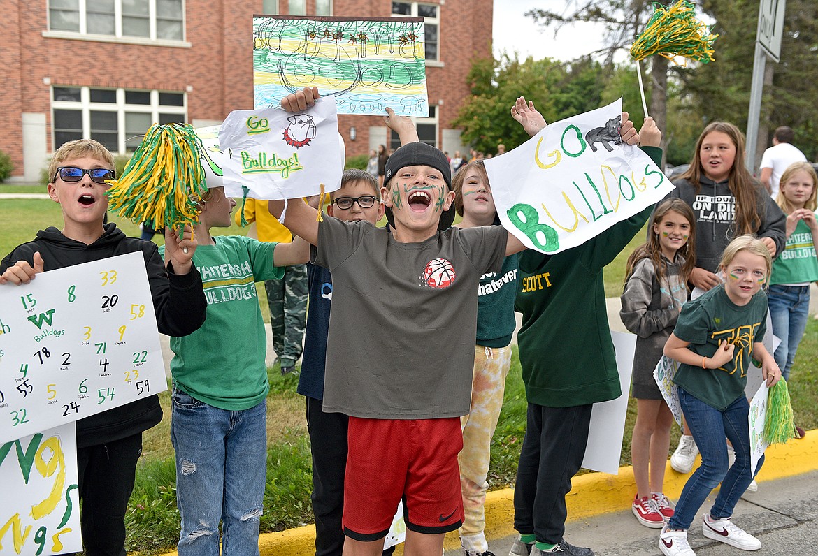 Young Bulldog fans line Second Street for the 2022 Whitefish Homecoming Parade. (Whitney England/Whitefish Pilot)