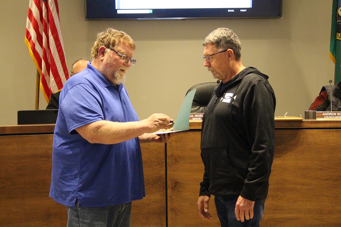 Quincy Mayor Paul Worley, left, presents Jim Kling with a “Pride of Quincy” award at the Jan. 3 Quincy City Council meeting. Kling retired Jan. 1 after 34 years of service to Grant County Fire District 3.