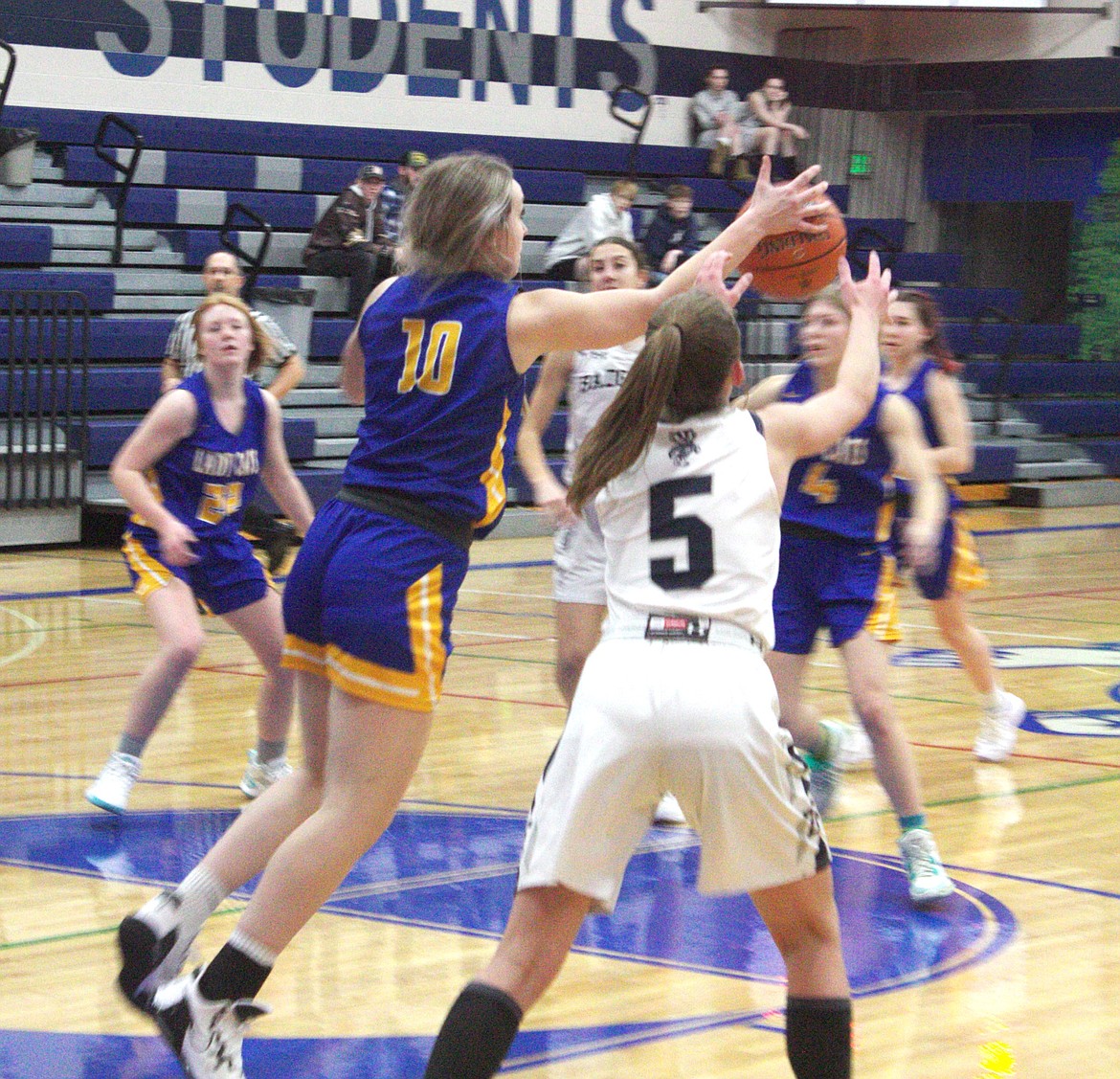 Amari Printz-Hay goes for steal against Bonners Ferry on Jan. 14.