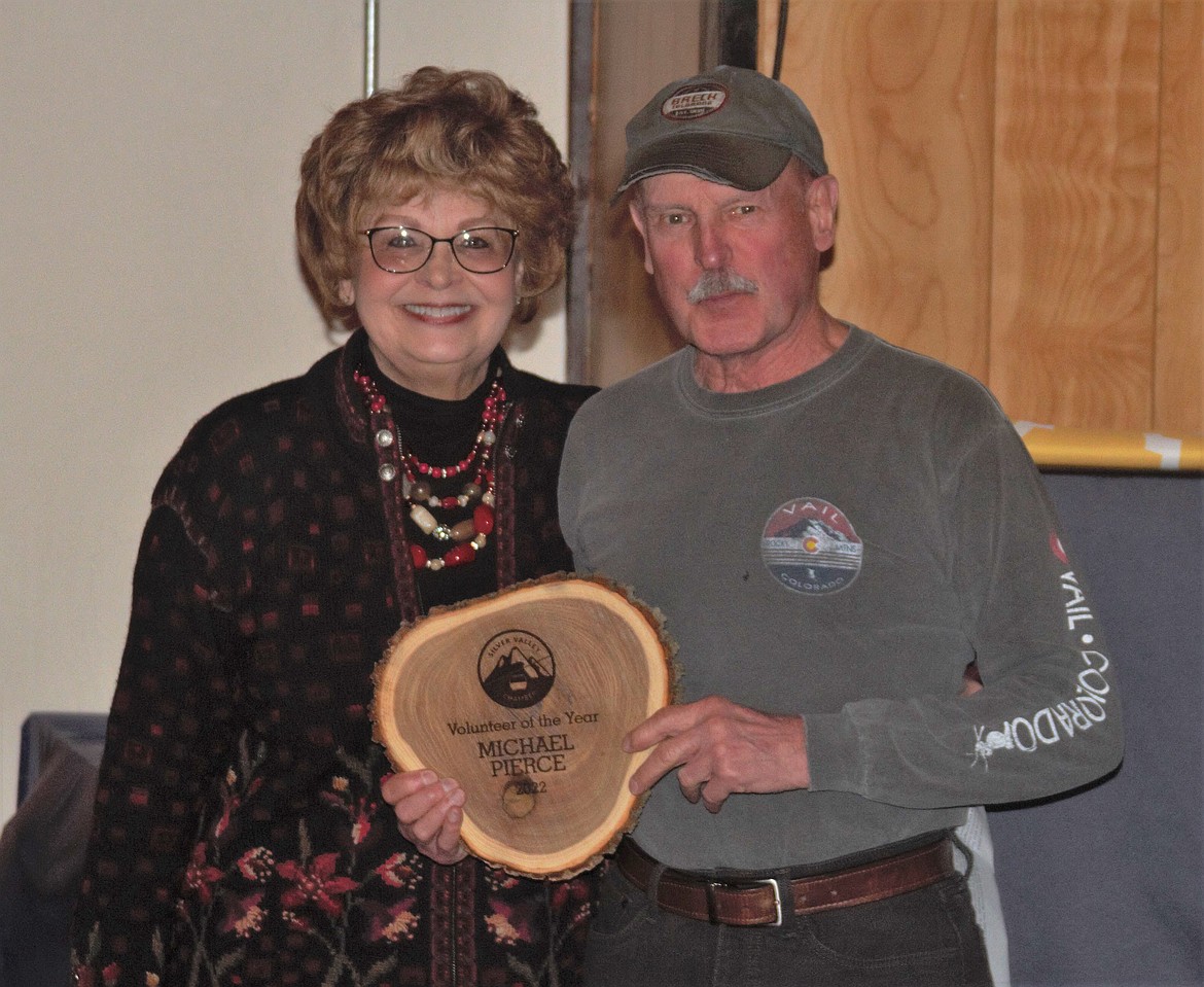 Juli Zook (LEFT) presented Micheal Pierce the Volunteer of the Year award.