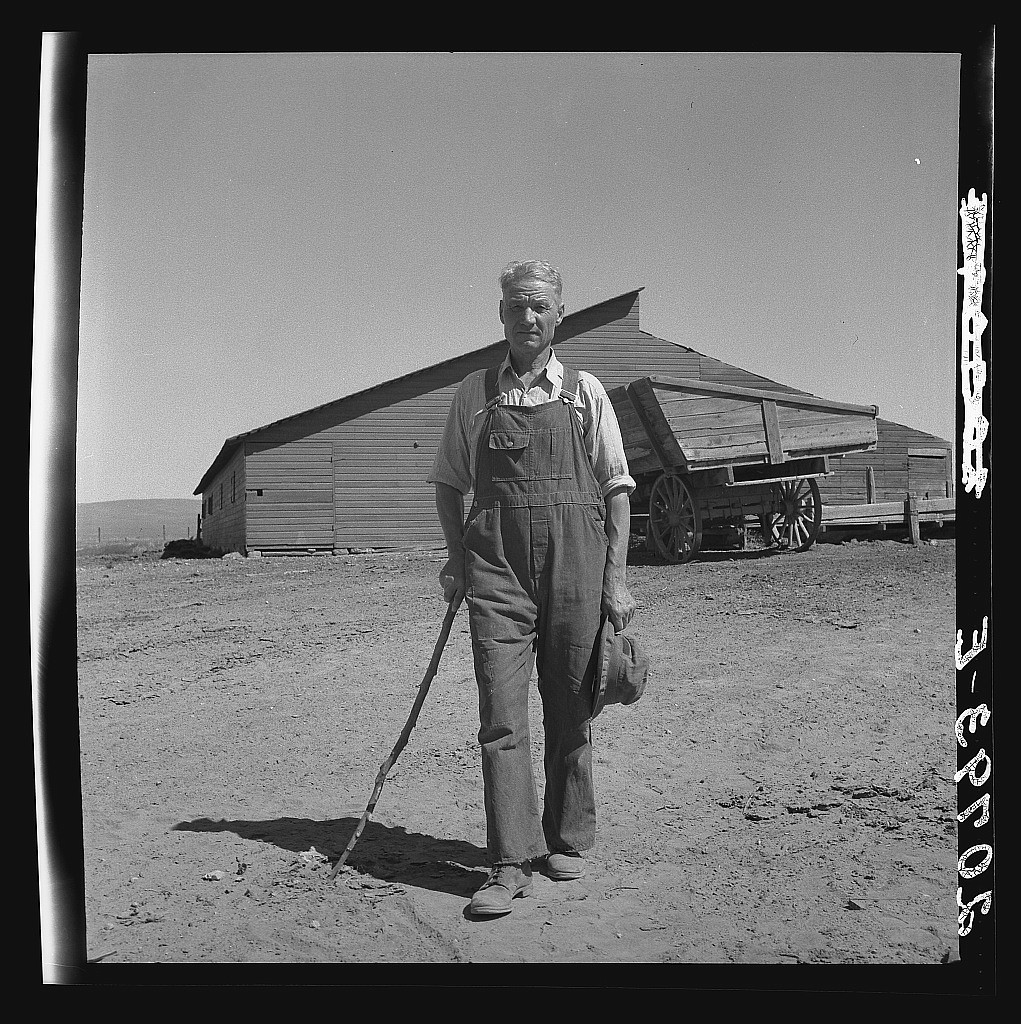 Chris Ament, a German-Russianon dry land wheat farmer of the Columbia Basin where he has farmed for thirty three years. "I won't live to get the benefits of the water, but I hope to be able to see it." Washington, Grant County, three miles south of Quincy. Taken Aug. 1939.