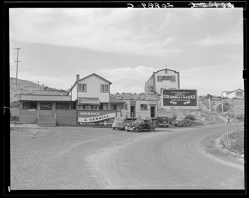 Road which crosses the highway and leads from Coulee city. Boom construction town about four years old. Taken Aug. 1939.