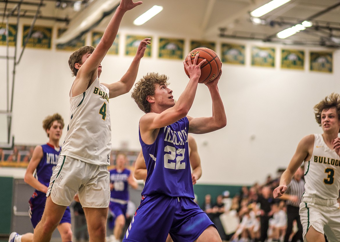 Reggie Sapa looks for the net last Thursday in Whitefish against the Bulldogs. (JP Edge photo)