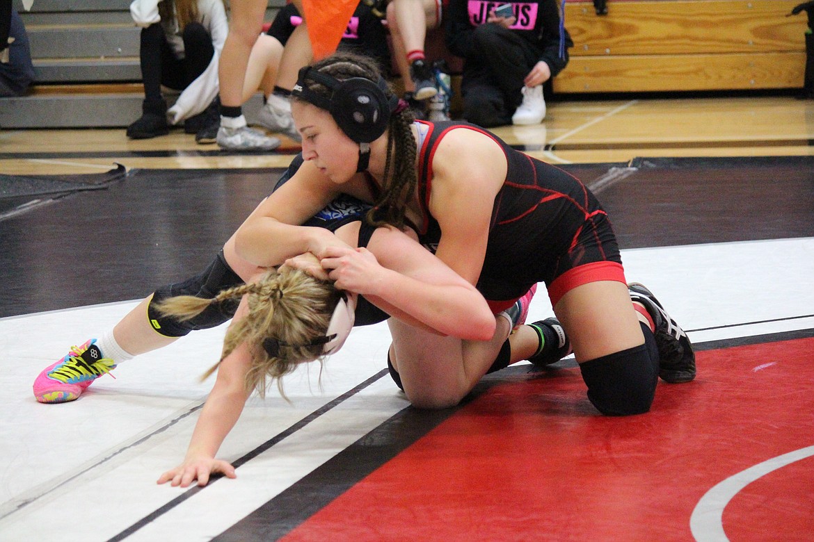 Kiara Haertling, Othello, right, puts a lock on Weslie Siemears of La Grande, Oregon.