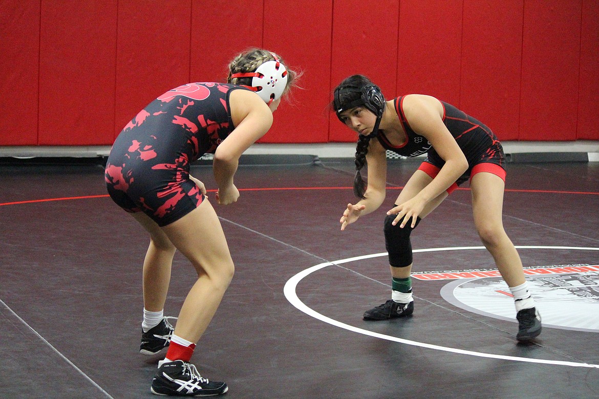 Briseida Galvez of Othello, left, eyes her opponent Kaiden McDonald of Selah.