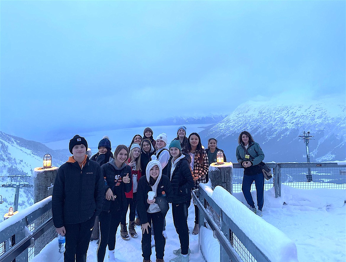 The Ronan Chiefs and Maidens found time to check out the scenery during the Alaska Airlines Classic. (Ronan Basketball photo)
