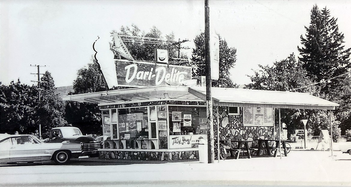 A look at Dub's when it was owned by Dub Lewis, who originally opened it as a Dari-Delite.