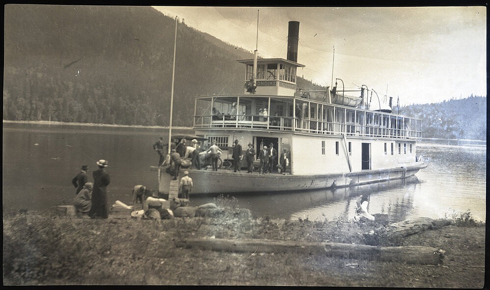 Klondike steamer drops off students and researchers at Yellow Bay in 1914. (photo provided)