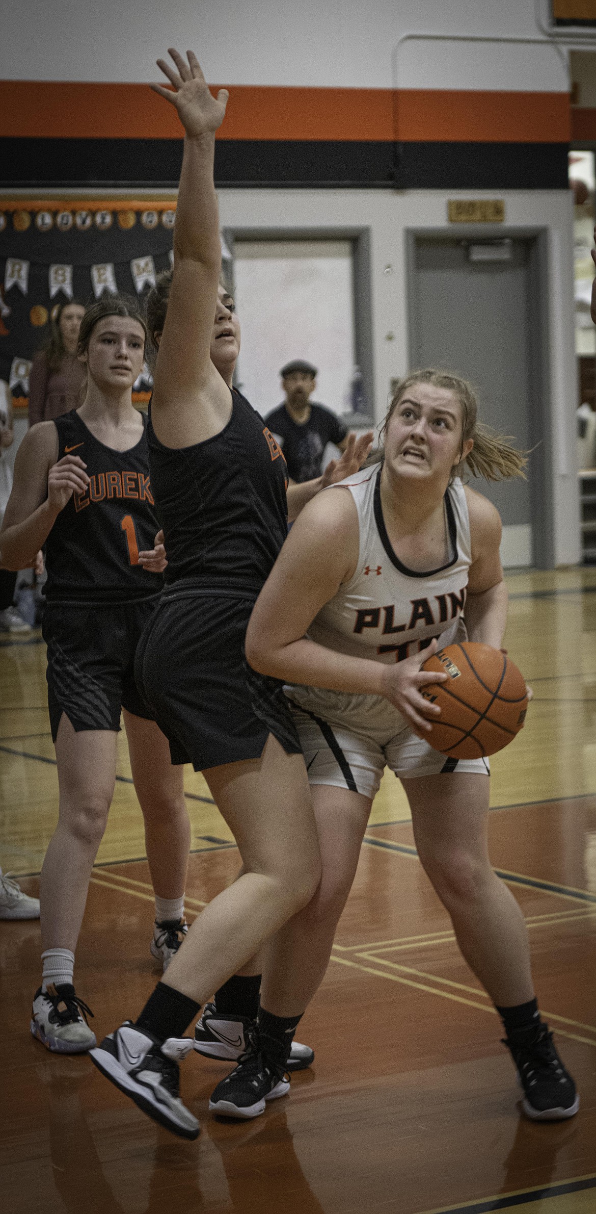 Plains forward Lexie Deming eyes the basket. (Tracy Scott/Valley Press)
