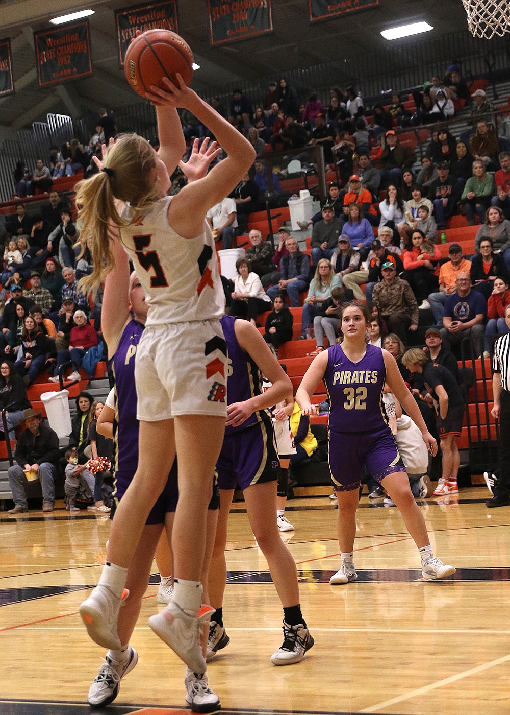 Maiden Lauryn Buhr takes a jump shot during Saturday's matchup with the Pirates. (Bob Gunderson photo)