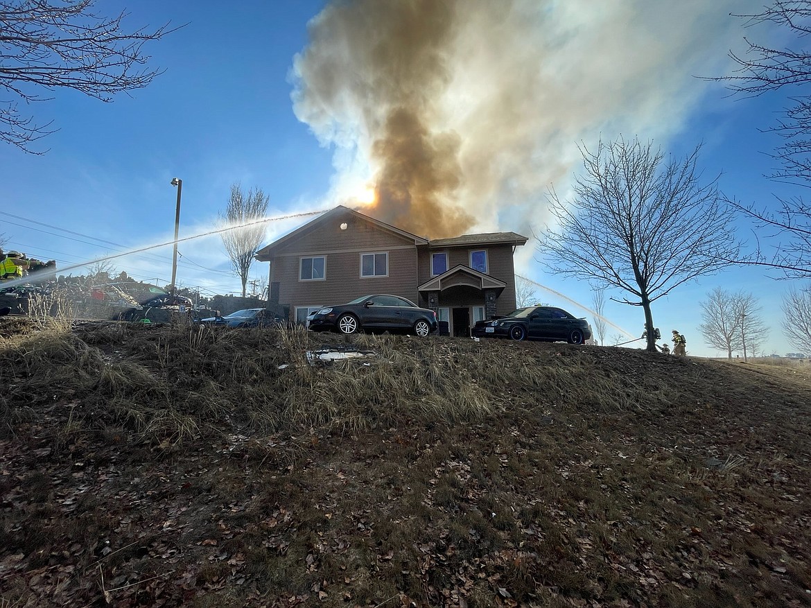 fire-near-moses-lake-destroys-home-columbia-basin-herald