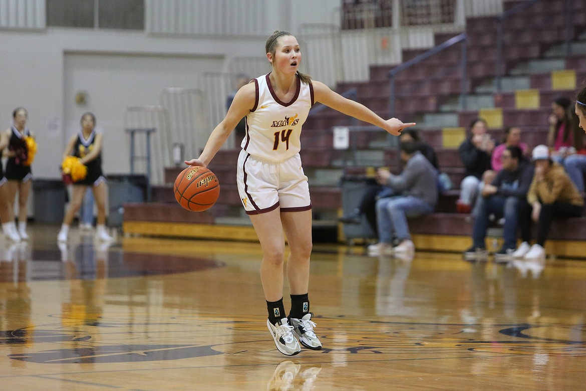 Moses Lake junior Lexi Cox (14) directs teammates during the first quarter.