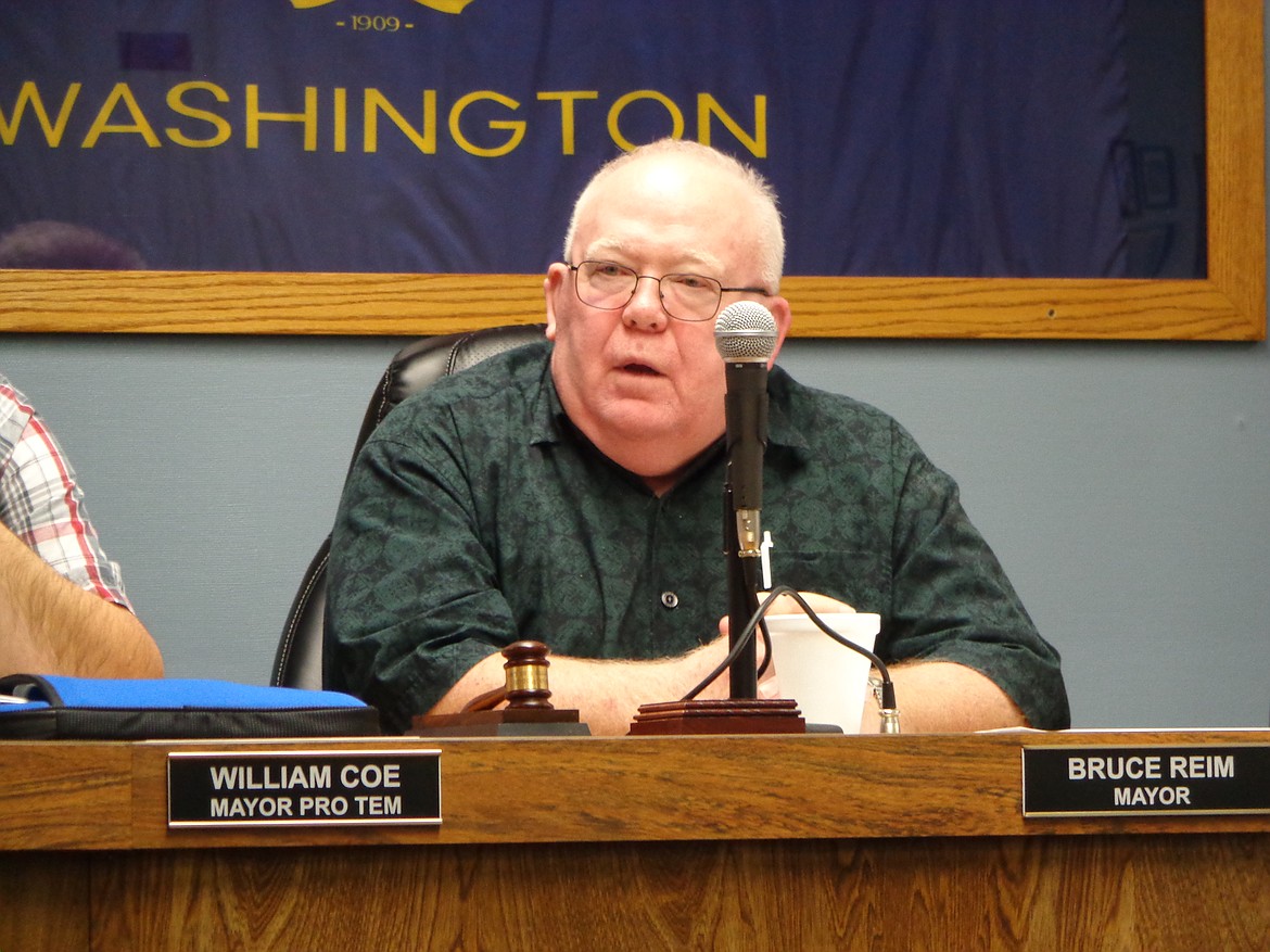 Ephrata Mayor Bruce Reim listens to Consolidated Disposal Services, Inc. General Manager Mark Wash at a regular meeting on Wednesday. Concern about developers using a variety of waste disposal services was discussed.