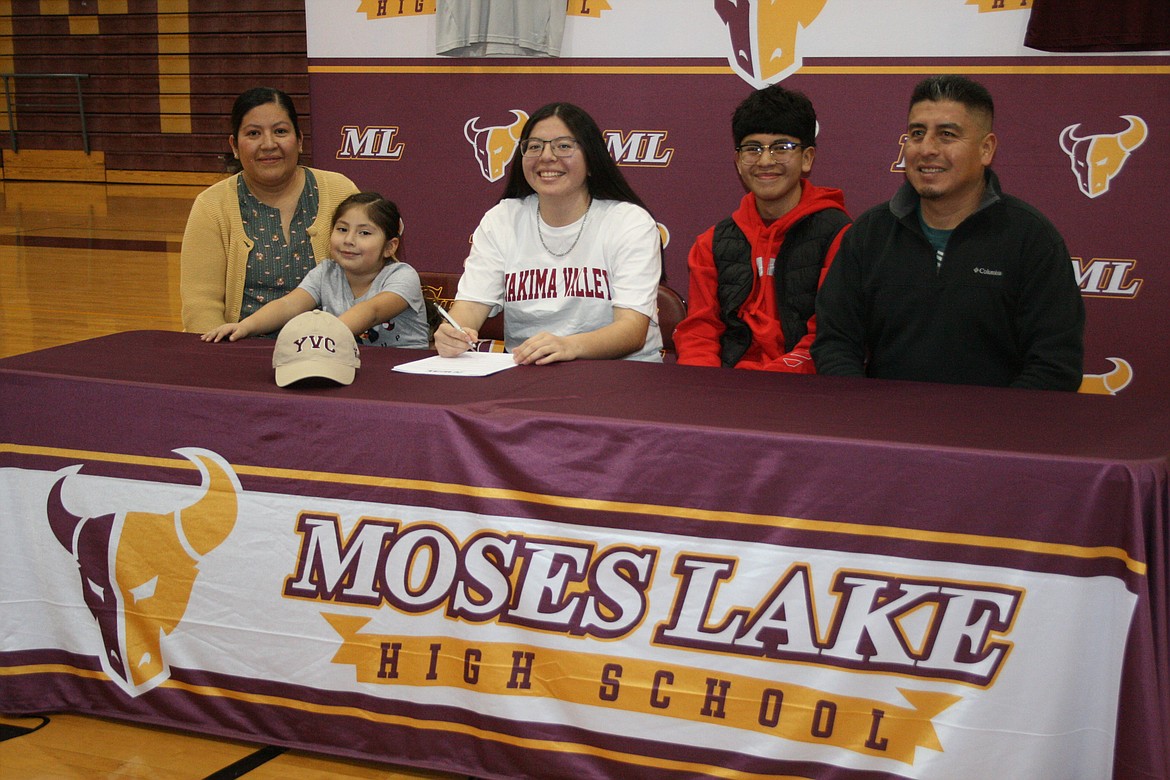 Abril Rodriguez, third from left, is joined by her mom Sandra Hernandez, sister Juliette Rodriguez, brother Filipe Rodriguez Jr. and dad Filipe Rodriguez Sr.