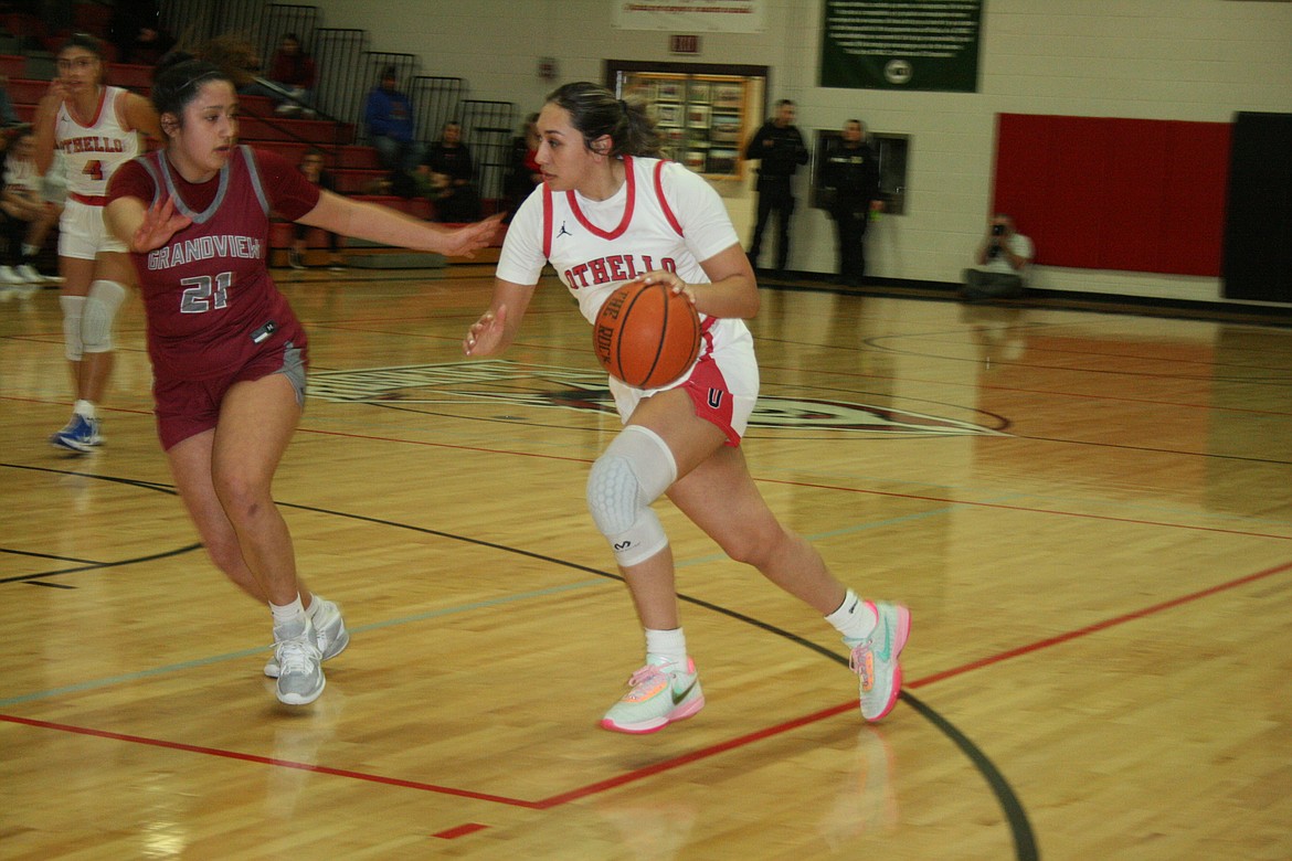 Briana Andrade (3) of Othello drives against Grandview’s Marissa Castilleja (31) in Thursday’s game. The Huskies’ took a 48-43 win.