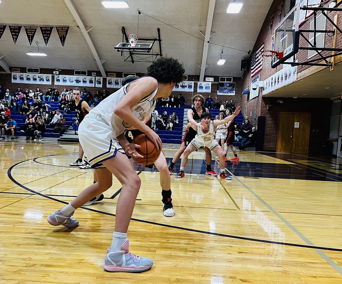 Draedan Taylor looks inside at Tom O'Neill who is posting up a Wallace defender during the Wildcats' win over the Miners.