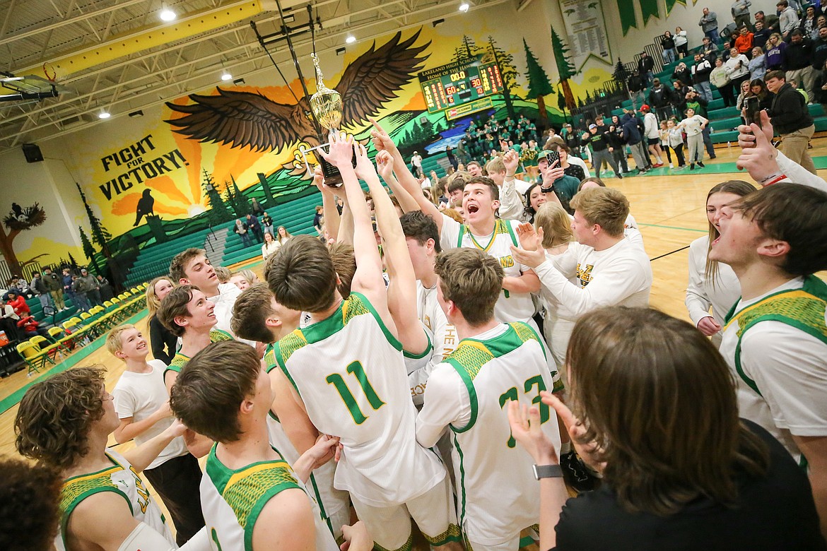 JASON DUCHOW PHOTOGRAPHY
Lakeland players celebrate after beating Sandpoint on Friday night at Hawk Court to capture their second 4A Region 1 boys basketball championship in three years.