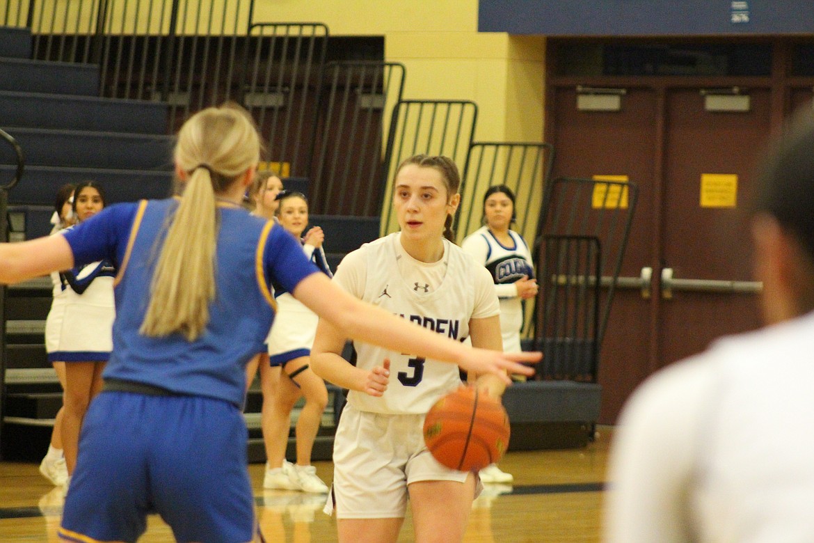 Quinn Erdmann, Warden guard, eyes the court in the Cougars’ 61-45 state tournament win.