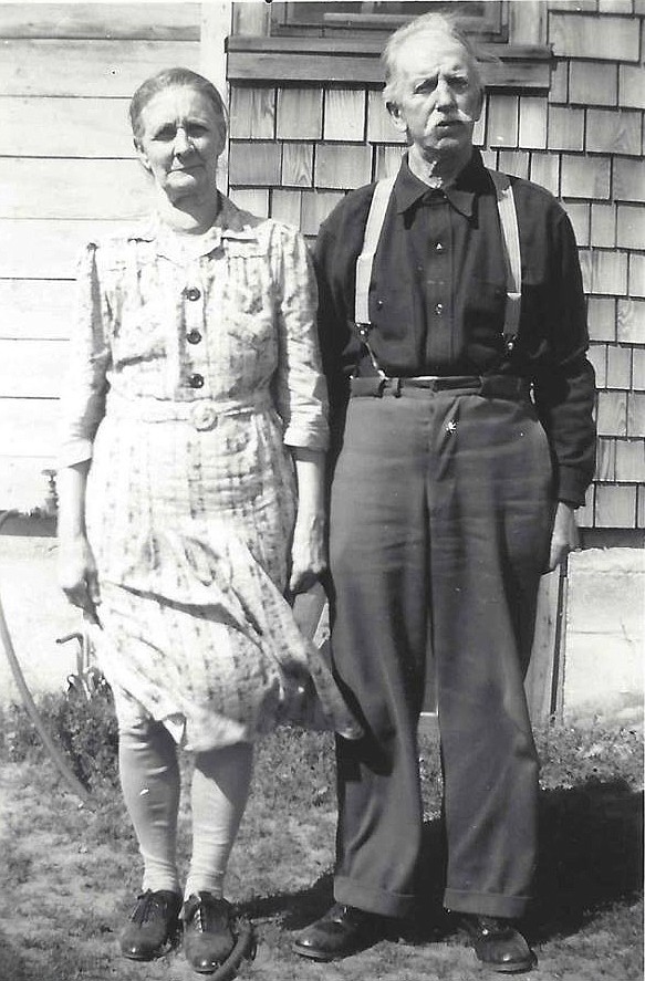 Harriet Zinn Bolyard and Doliver Otto Bolyard in 1945. Doliver and Harriet are Dan Bolyard’s great-grandparents who first moved to the property in 1926.