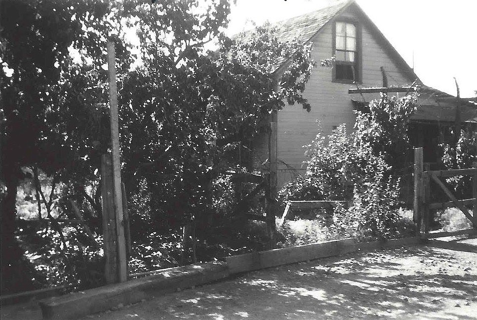 Doliver and Harriet's house, taken in 1945, is still standing today. This is the building the Bolyard family calls ‘grandma's house’ even though Harriet was Dan’s great-grandmother.