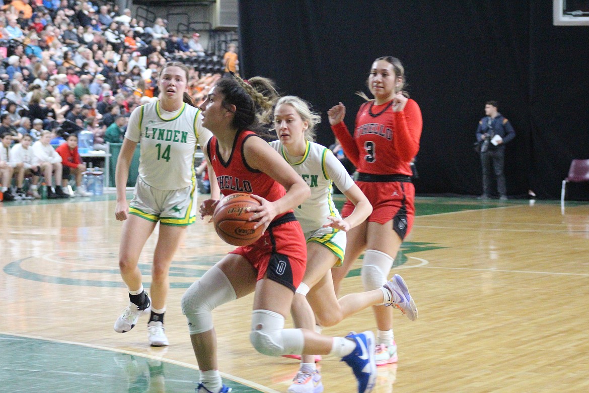 Annalee Coronado, front, goes up for the shot against Lynden in Wednesday’s 33-31 Othello win.