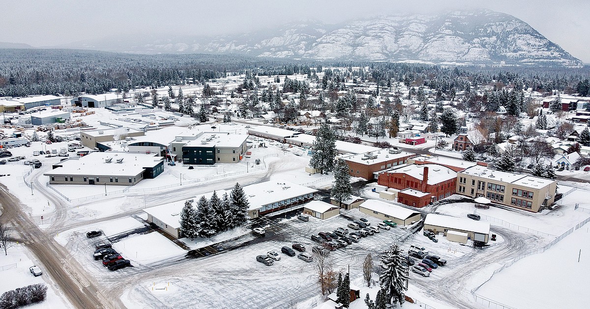 Opinions differ, but folks cordial at Columbia Falls growth