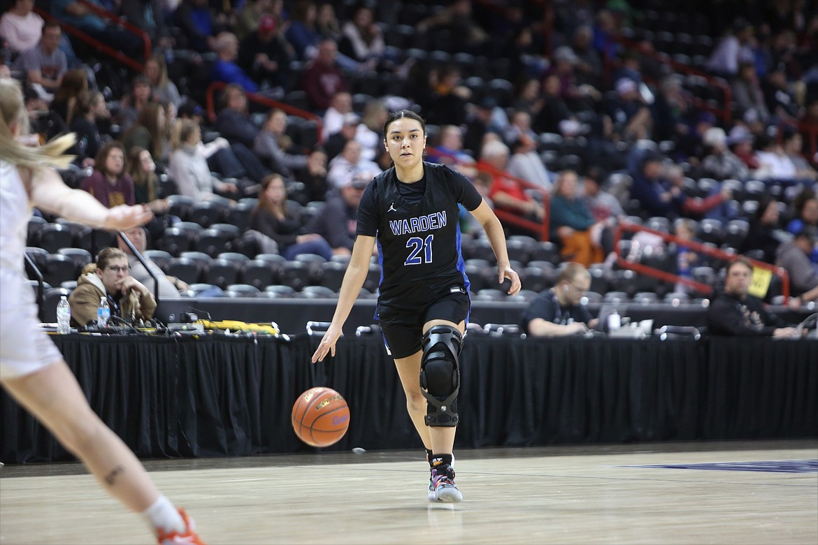 Warden senior JLynn Rios dribbles the ball up the floor in the second half against Napavine.