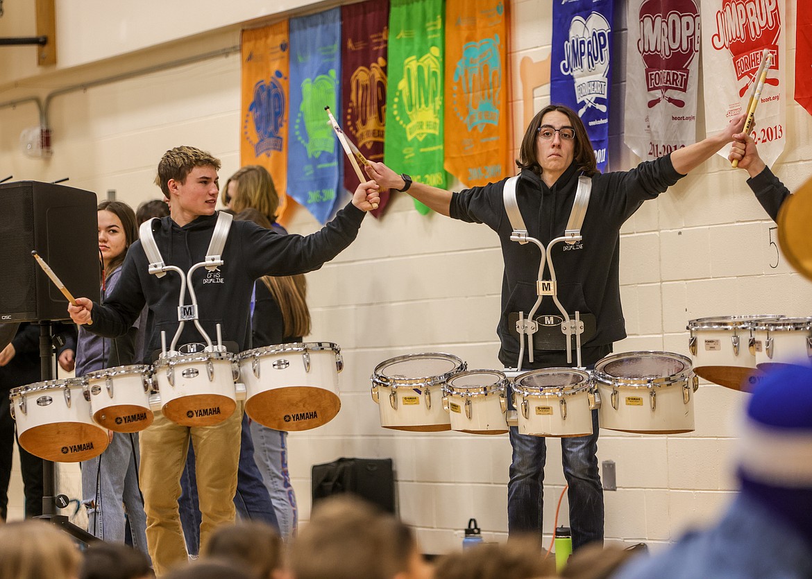 Dale Blickhan and Jonathan Blankenship perform at Rudar Elementary. (JP Edge photo)