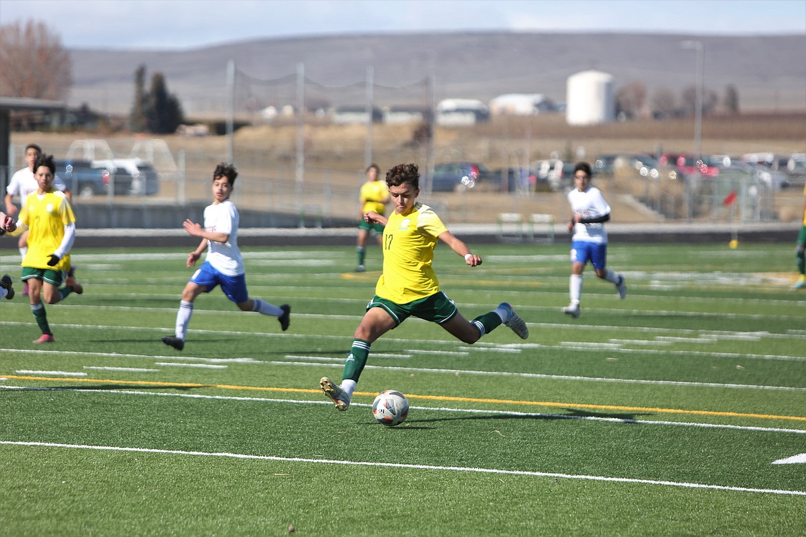 Quincy freshman Erick Zepeda (17) scored the first two goals of the Jackrabbits’ 10-0 win over Tonasket, which gave Quincy a 2-0 lead in the eighth minute.