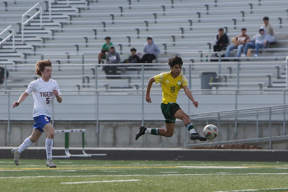 Quincy freshman Ken Morales (19) passes the ball to a fellow teammate in the second half against Tonasket.