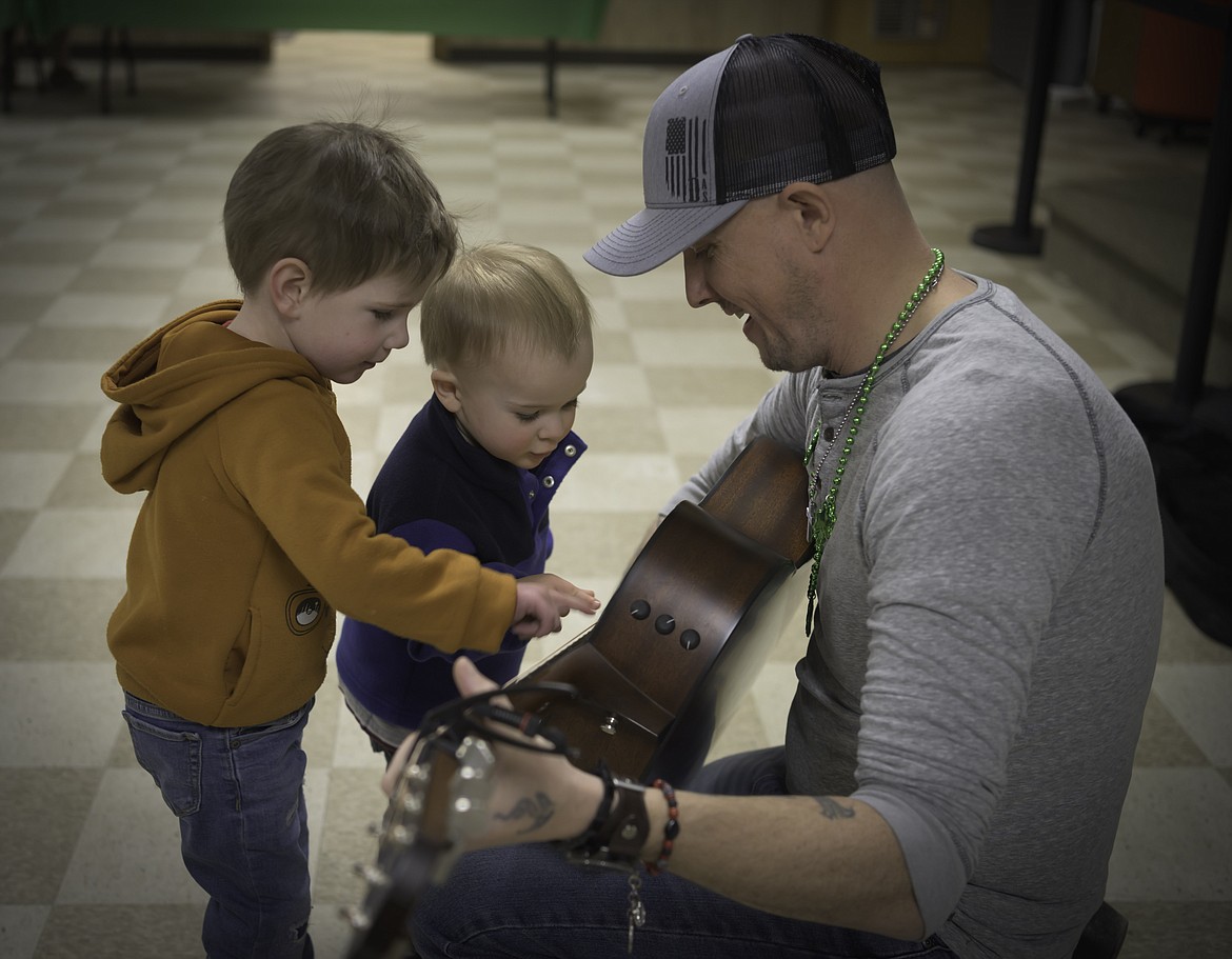 Forest Miliate and Baxton Traslavina get a guitar lessons from David Allen Stone. (Tracy Scott/Valley Press)
