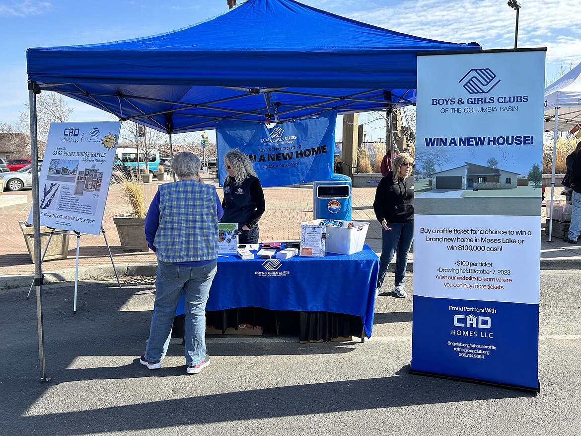 Some organizations, that did not have businesses along 3rd Ave, set up tents and tables outside to meet attendees and discuss their offerings. The Boys and Girls Club of the Columbia Basin boasted their raffle for folks to win a new home or $100,000 possibly.