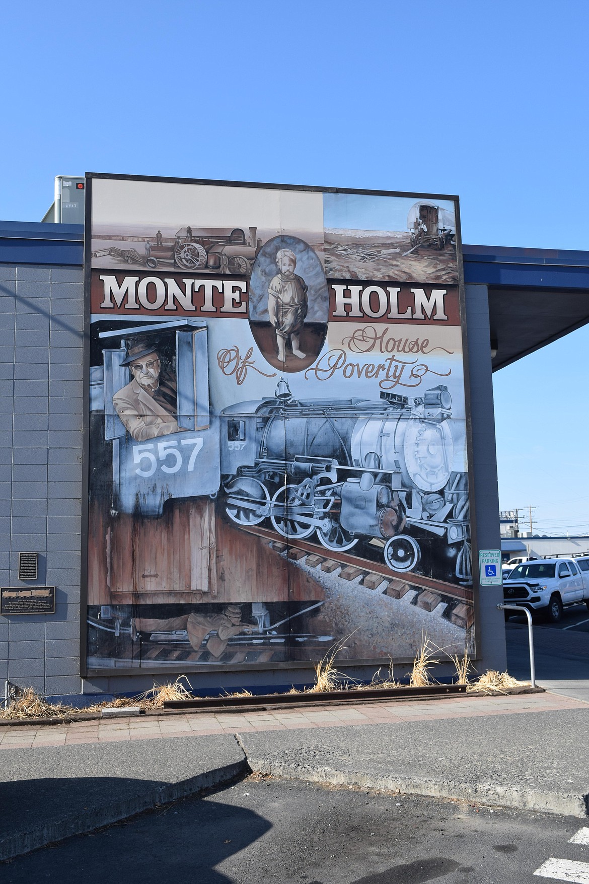 Patricia Jensen painted this mural on the side of the Moses Lake Post Office to honor Depression-era hobo and folk hero Monte Holms in 2006.