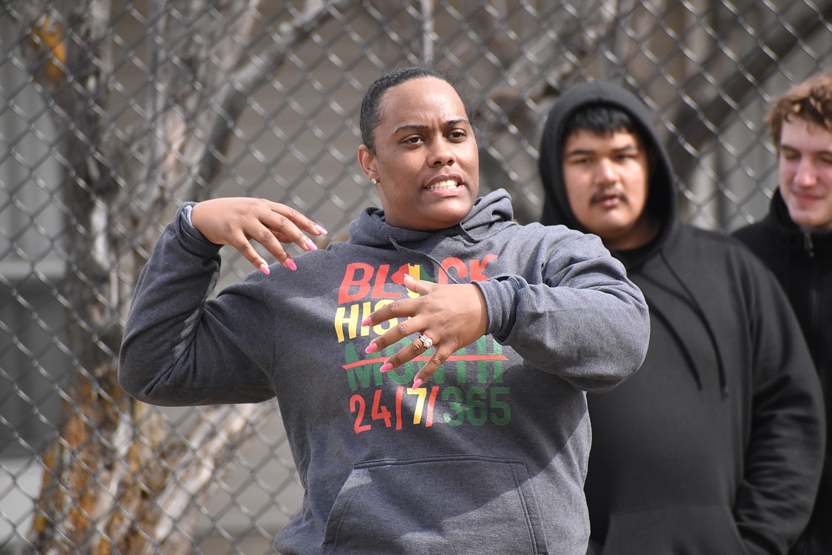 Jeré Summers-Hall, a NCAA Division 1 Champion and ranked in the top 50 in the world, taught the throwing group more about techniques for the discus and shot put events.