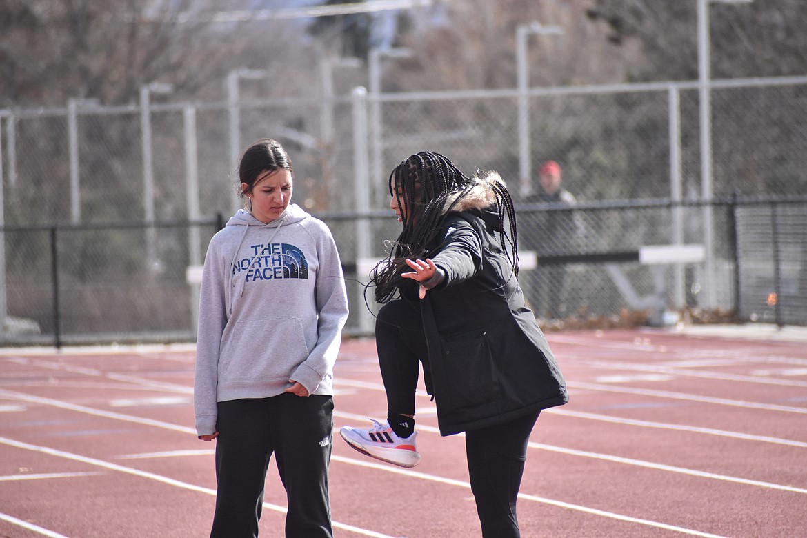 Tia Jones, two-time U20 World Champion and Pan American Champion in the 100 meter hurdles, worked with hurdlers at the camp. She is aiming to make the Paris Olympics.