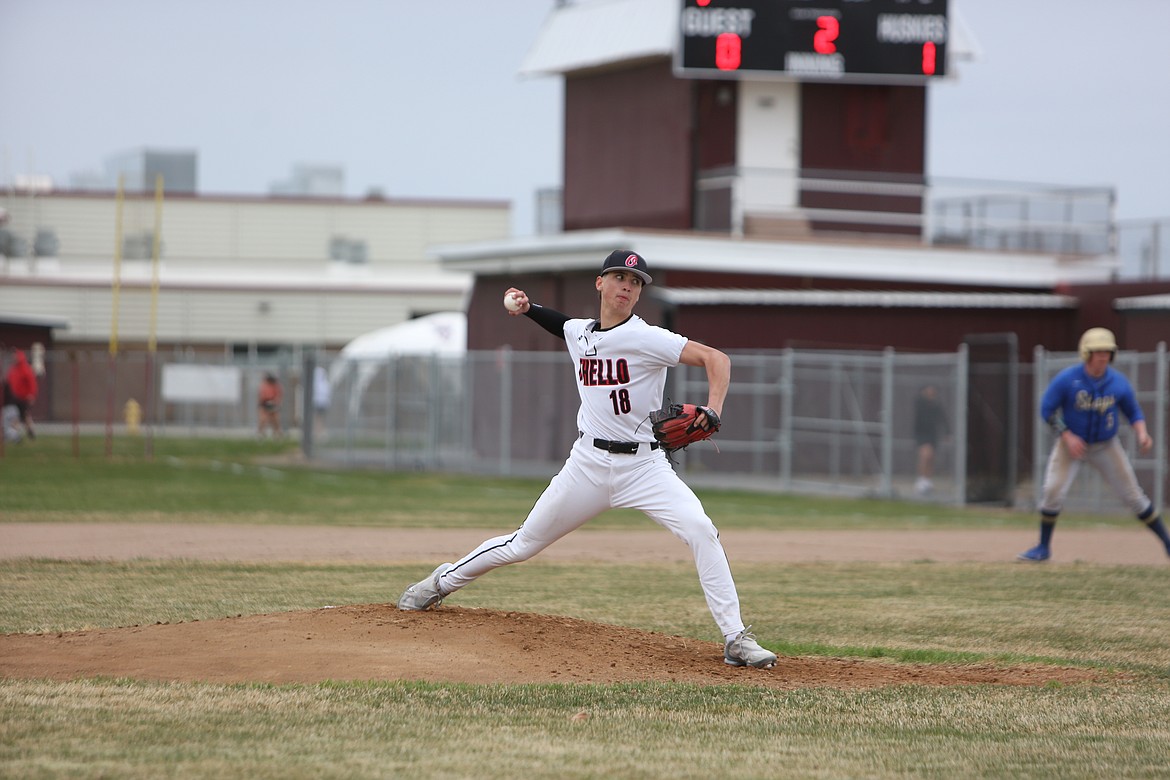 Othello freshman Hilario Gonzalez IV pitches during the first inning against Deer Park on Tuesday.