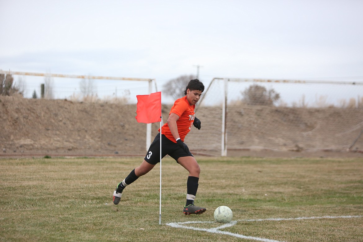 Ephrata junior Christian Mendoza attempts a corner kick during the first half of the Tigers’ win over Grandview on Friday.