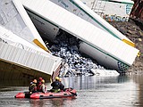 Train derailment spills cases of beer into the Clark Fork