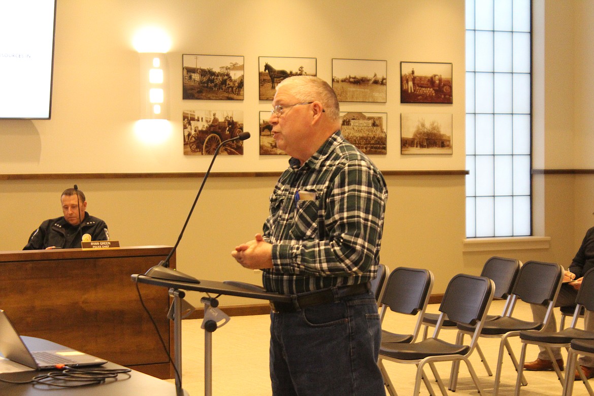 Bob Davis of the city of Quincy goes over the details of a request to the Quincy-Columbia Basin Irrigation District for a partnership on a water reclamation project.