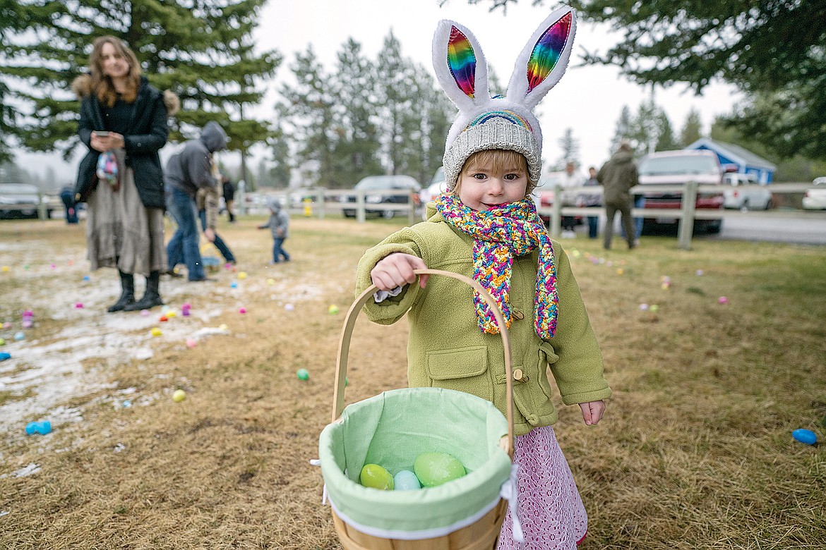 A bundled-up Juniper Davis looks for eggs during the Lions Club Easter egg hunt in 2022. (Chris Peterson/Hungry Horse News FILE)