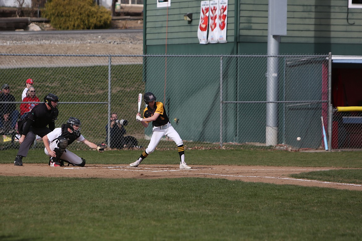 Mavs split doubleheader to Eastmont