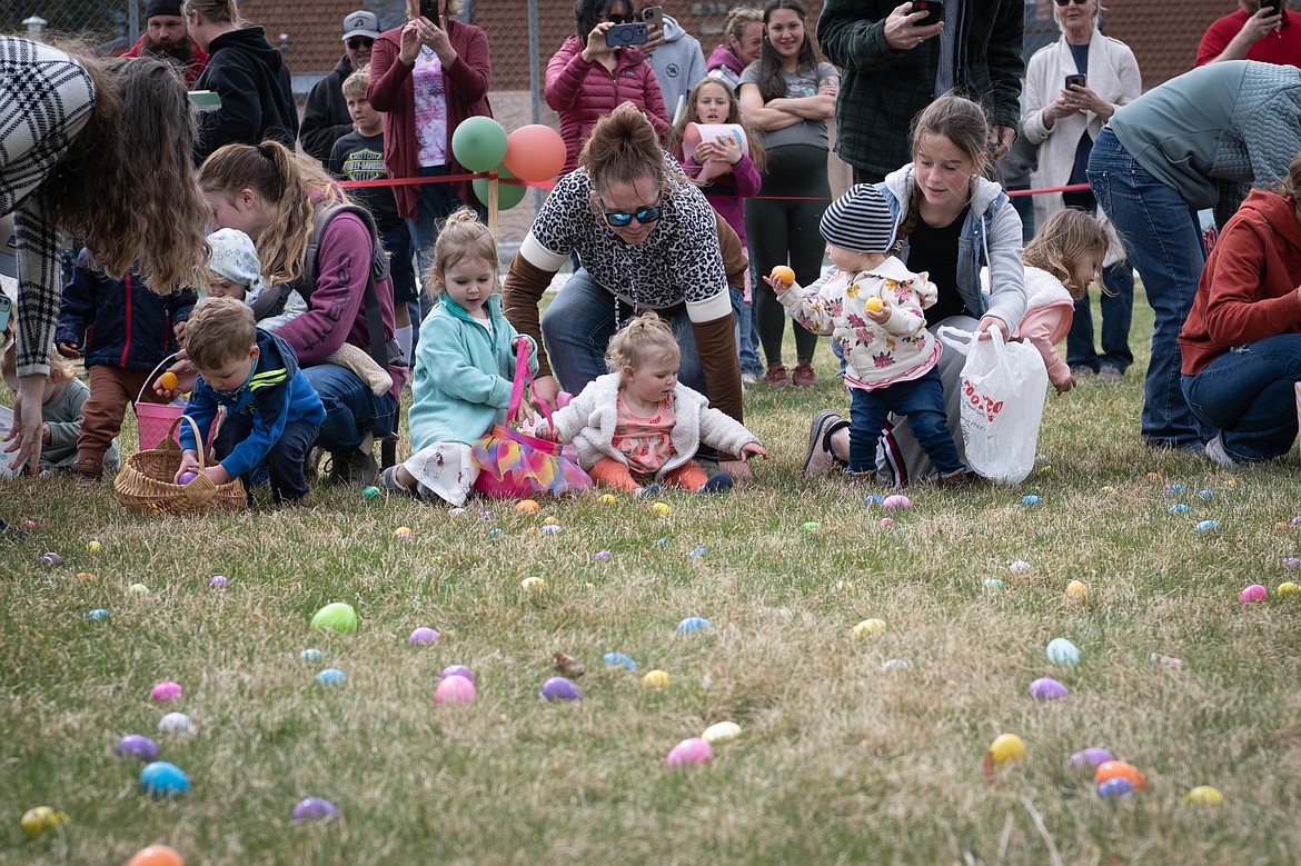The 0 to 2-year-old age group at the Plains Easter egg hunters on Saturday. (Tracy Scott/Valley Press)