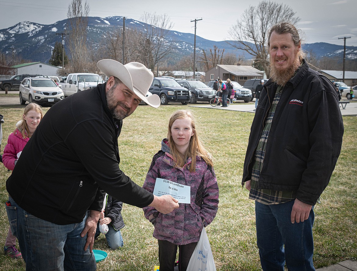 9-year-old Ashlynne Franks, with her dad Dan Franks, was the winner of a bike donated by First Securty Bank manager Brian Crain. (Tracy Scott/Valley Press)