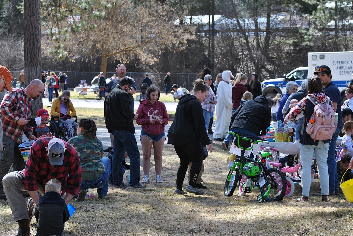 Aside from gusty winds this years warmer and sunny weather garnered a crowd twice the size of last years egg hunt in Superior. In 2022, turnout was down due to cold and snowy weather. (Amy Quinlivan/Mineral Independent)