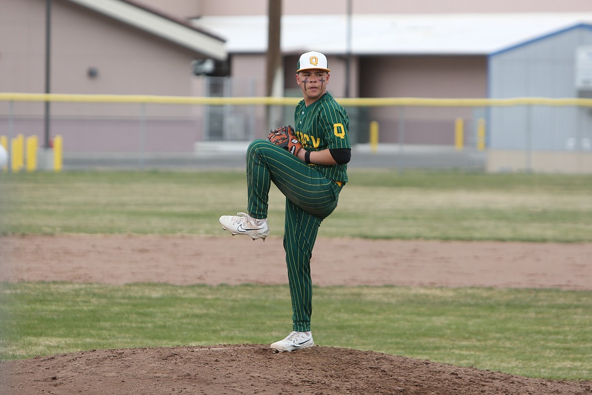 The Quincy Jackrabbits, now 4-4 this year, split a doubleheader against the Royal Knights on Saturday.