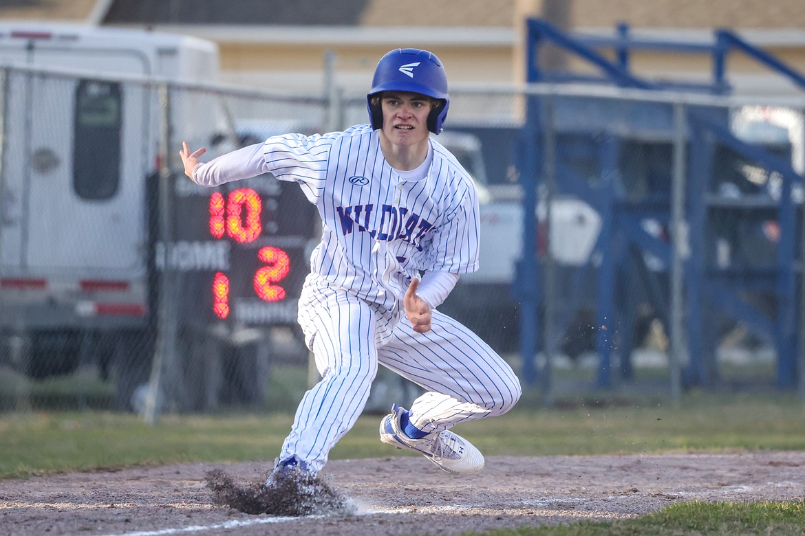 Mark Robison leads off third at home last week against Eureka. (JP Edge photo)