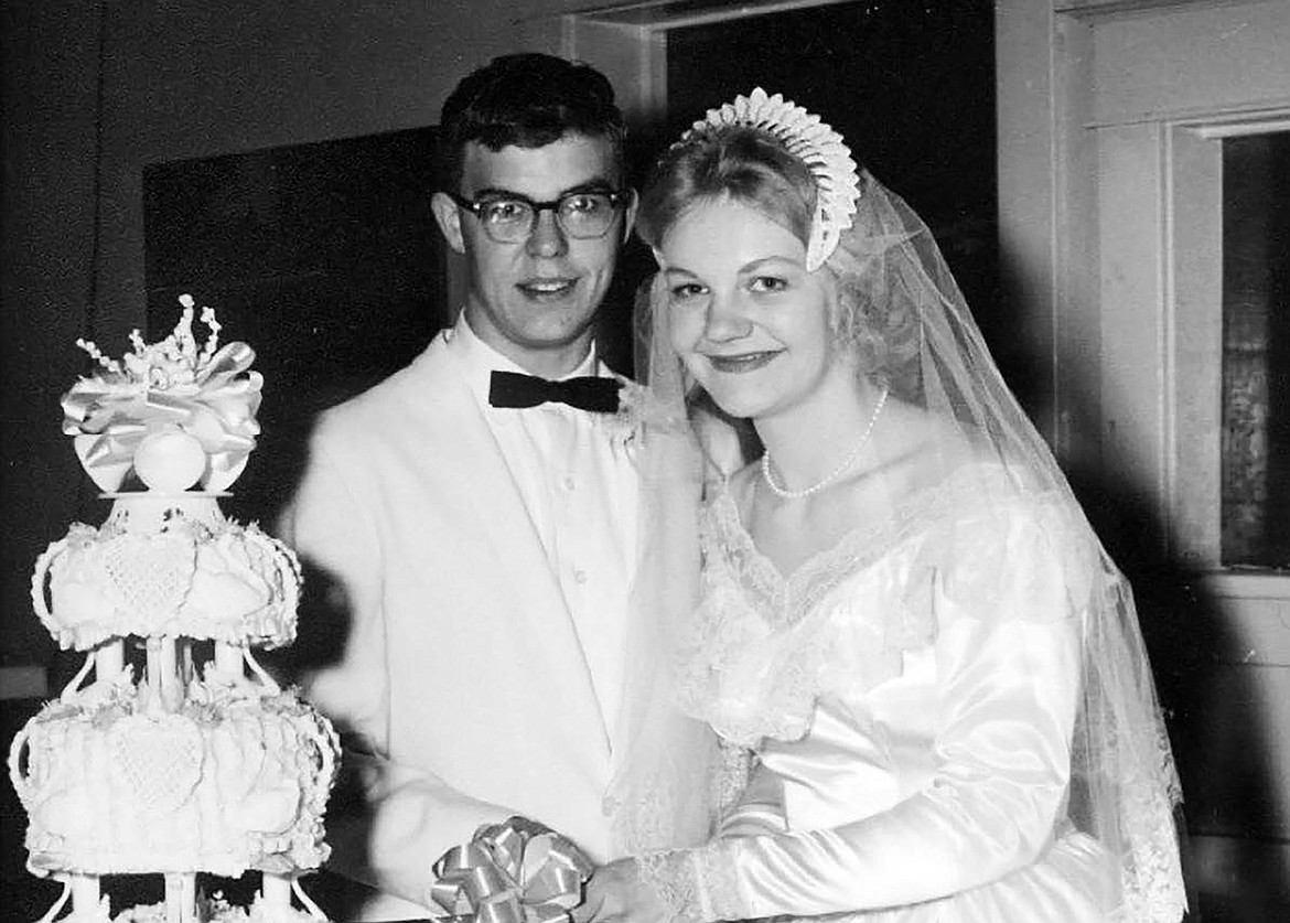 Elaine and Bob Linscott on their wedding day.