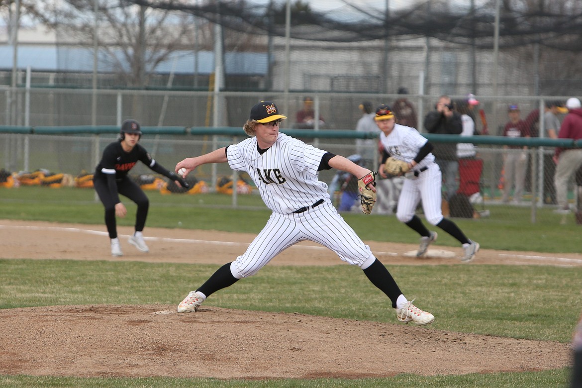 Moses Lake senior Michael Getzinger pitches during the first inning against Davis on Friday.